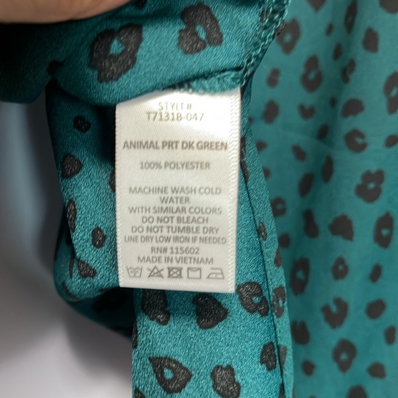 Lush XXL Dark Green Animal Print Top Blouse - Picture 6 of 6